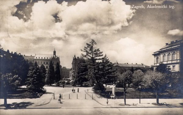 Akademički trg (današnji Trg Josipa Juraja Strossmayera) 1925. godine